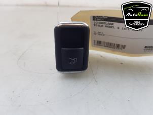 Gebruikte Schakelaar Tesla Model S 85 Prijs € 24,20 Inclusief btw aangeboden door AutoHam