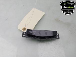Używane Kontrolka poduszki powietrznej Nissan Qashqai (J11) 1.3 DIG-T 160 16V Cena € 25,00 Procedura marży oferowane przez AutoHam