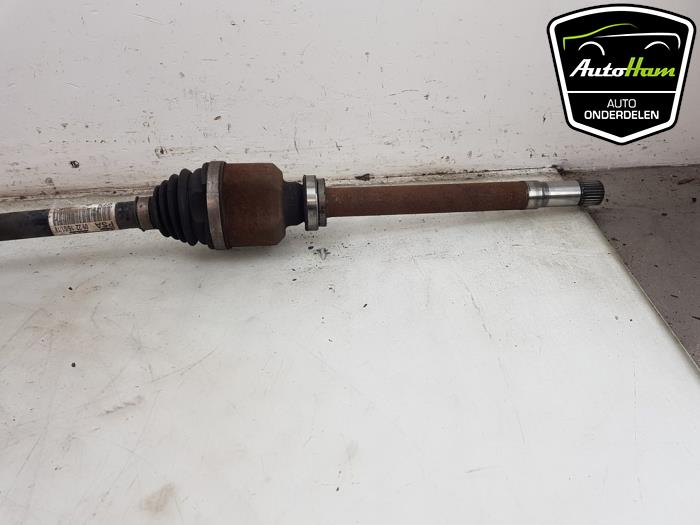 Drivaxel, höger fram från en Peugeot 3008 II (M4/MC/MJ/MR) 1.2 12V e-THP PureTech 130 2018