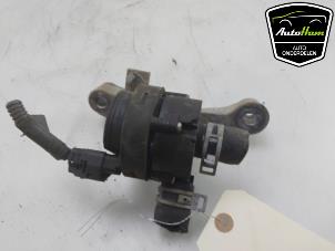 Gebruikte Extra waterpomp Nissan Qashqai (J11) 1.3 DIG-T 160 16V Prijs € 20,00 Margeregeling aangeboden door AutoHam