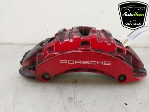 Begagnade Främre bromsok, höger Porsche Taycan (Y1A) 4S Pris på förfrågan erbjuds av AutoHam