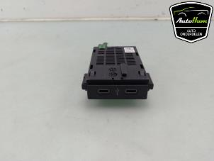 Begagnade AUX/USB-anslutning Volkswagen Transporter T6 2.0 TDI 150 Pris € 24,20 Inklusive moms erbjuds av AutoHam