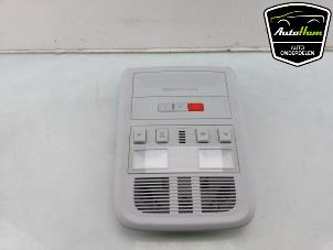 Używane Oswietlenie wewnetrzne przód Volkswagen Transporter T6 2.0 TDI 150 Cena € 60,50 Z VAT oferowane przez AutoHam