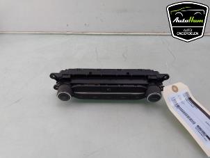 Gebruikte Radiobedienings paneel Ford Kuga III (DFK) 2.5 PHEV 16V Prijs € 40,00 Margeregeling aangeboden door AutoHam