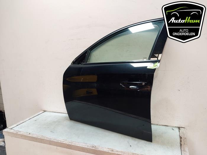 Dörr, 4-dörrars, vänster fram från en Peugeot 208 II (UB/UH/UP) e-208 50 kWh 2021