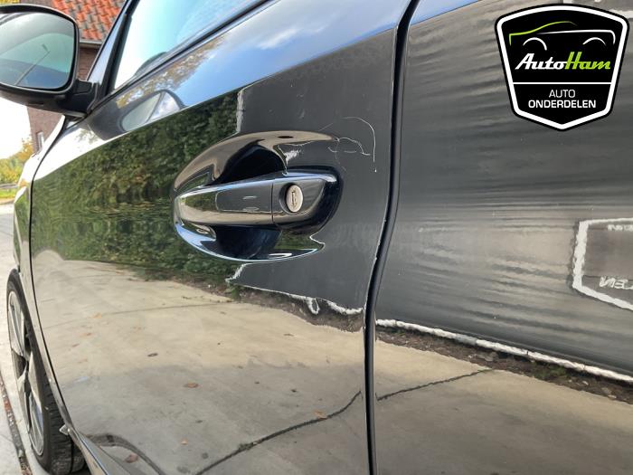 Dörr, 4-dörrars, vänster fram från en Peugeot 208 II (UB/UH/UP) e-208 50 kWh 2021