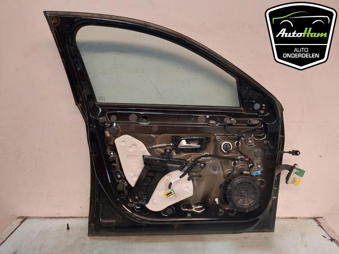 Dörr, 4-dörrars, vänster fram från en Peugeot 208 II (UB/UH/UP) e-208 50 kWh 2023