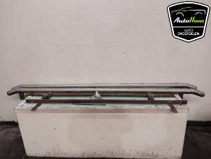 Begagnade Sidobalk Opel Vivaro 2.0 CDTI 122 Pris € 211,75 Inklusive moms erbjuds av AutoHam