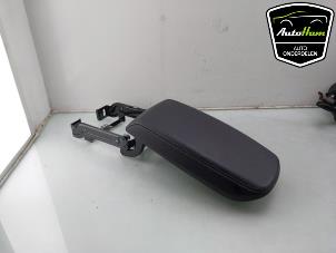 Gebruikte Armleuning BMW X3 (F25) xDrive30d 24V Prijs € 95,00 Margeregeling aangeboden door AutoHam