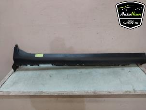 Begagnade Sidokjol, höger BMW X3 (F25) xDrive 20i 2.0 16V Twin Power Turbo Pris € 75,00 Marginaltabell erbjuds av AutoHam