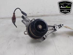 Gebruikte Waterpomp Volkswagen Caddy Cargo V (SBA/SBH) 2.0 TDI BlueMotionTechnology Prijs € 150,00 Margeregeling aangeboden door AutoHam