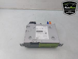 Gebruikte Multi Media Regelunit Peugeot 208 II (UB/UH/UP) 1.2 Vti 12V PureTech 75 Prijs € 295,00 Margeregeling aangeboden door AutoHam