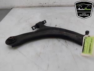 Gebruikte Draagarm rechts-voor Nissan Qashqai (J10) 1.6 16V Prijs € 50,00 Margeregeling aangeboden door AutoHam