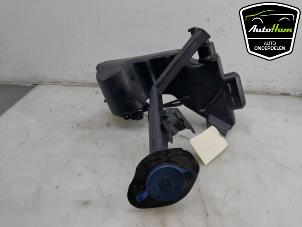 Gebruikte Ruitensproeiertank voor Mercedes GLC (X253) 2.0 260 16V 4-Matic Prijs € 50,00 Margeregeling aangeboden door AutoHam