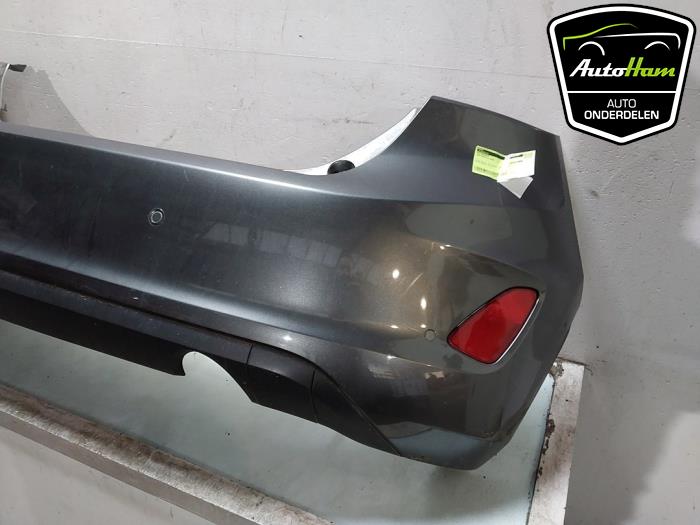 Bakre stötfångare från en Ford Fiesta 7 1.0 EcoBoost 12V 100 2018