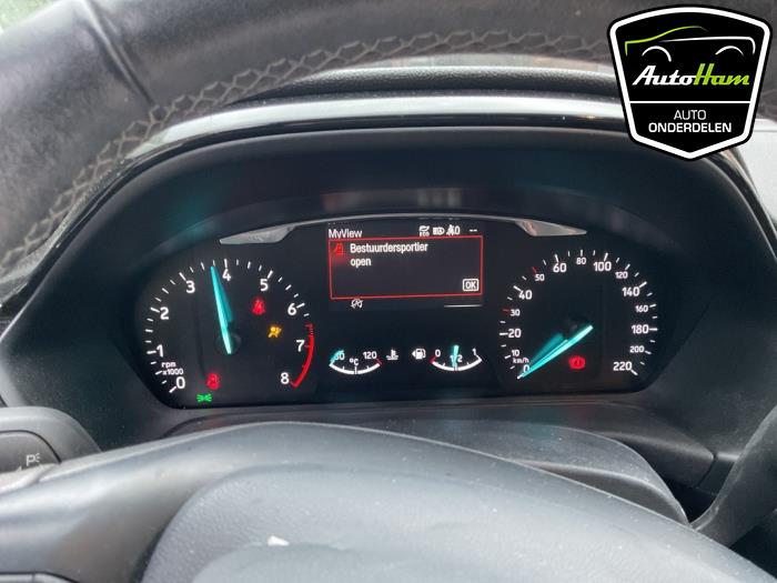 Instrumentpanel från en Ford Fiesta 7 1.0 EcoBoost 12V 100 2018