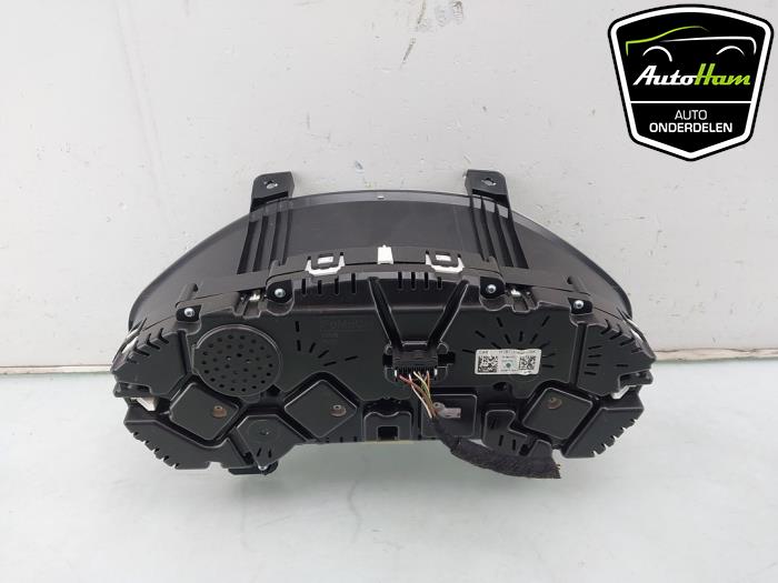 Instrumentpanel från en Ford Fiesta 7 1.0 EcoBoost 12V 100 2018
