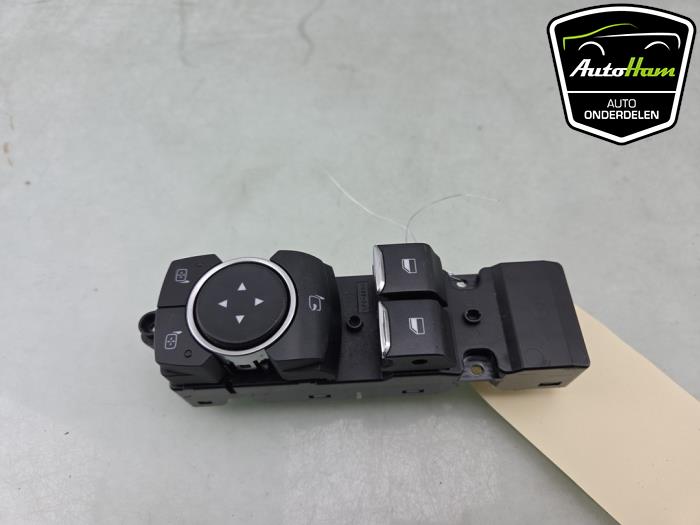 Brytare, eldrivna fönster från en Ford Fiesta 7 1.0 EcoBoost 12V 100 2018