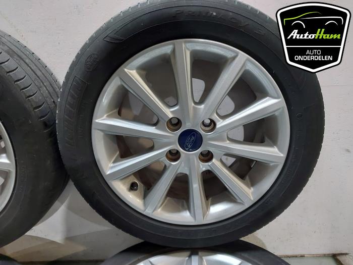 Sporthjulsuppsättning + däck från en Ford Fiesta 7 1.0 EcoBoost 12V 100 2018