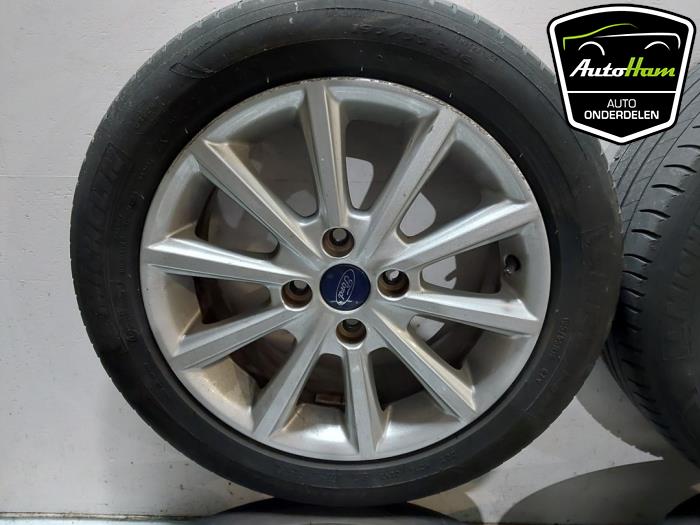 Sporthjulsuppsättning + däck från en Ford Fiesta 7 1.0 EcoBoost 12V 100 2018