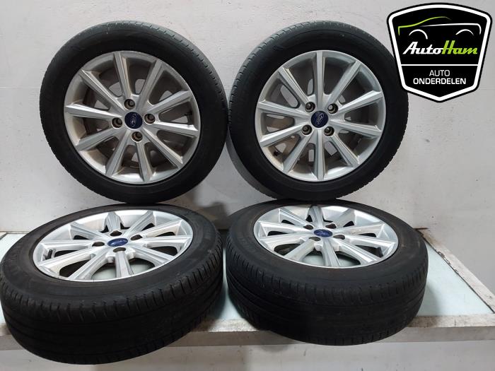 Sporthjulsuppsättning + däck från en Ford Fiesta 7 1.0 EcoBoost 12V 100 2018