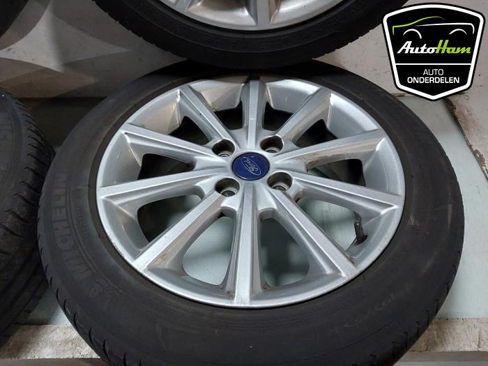 Sporthjulsuppsättning + däck från en Ford Fiesta 7 1.0 EcoBoost 12V 100 2018