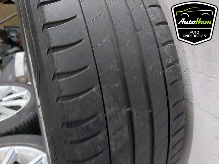 Sporthjulsuppsättning + däck från en Ford Fiesta 7 1.0 EcoBoost 12V 100 2018