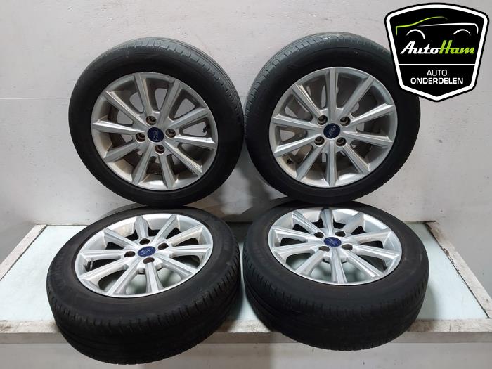 Sporthjulsuppsättning + däck från en Ford Fiesta 7 1.0 EcoBoost 12V 100 2018