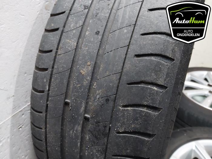 Sporthjulsuppsättning + däck från en Ford Fiesta 7 1.0 EcoBoost 12V 100 2018