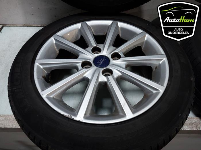 Sporthjulsuppsättning + däck från en Ford Fiesta 7 1.0 EcoBoost 12V 100 2018