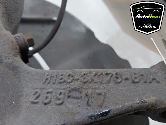 Spindel, höger fram från en Ford Fiesta 7 1.0 EcoBoost 12V 100 2018