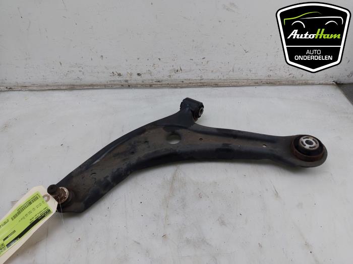 Främre gaffelben, vänster från en Ford Fiesta 7 1.0 EcoBoost 12V 100 2018