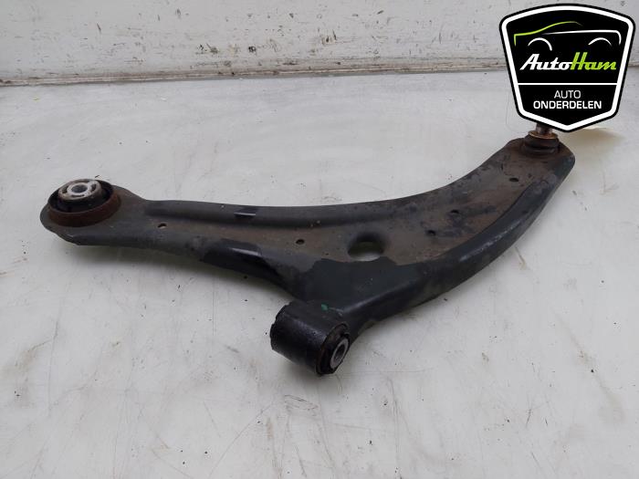 Främre gaffelben, vänster från en Ford Fiesta 7 1.0 EcoBoost 12V 100 2018