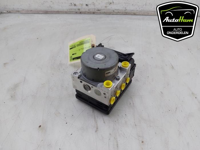ABS-pump från en Ford Fiesta 7 1.0 EcoBoost 12V 100 2018