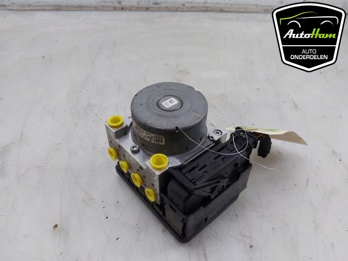 ABS-pump från en Ford Fiesta 7 1.0 EcoBoost 12V 100 2018