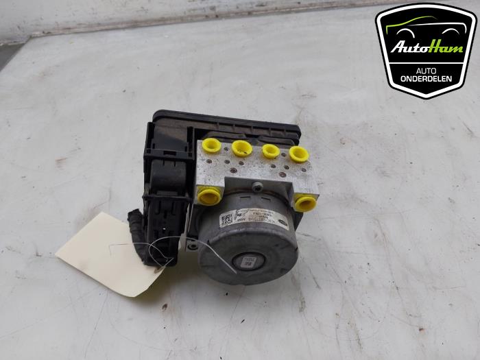 ABS-pump från en Ford Fiesta 7 1.0 EcoBoost 12V 100 2018
