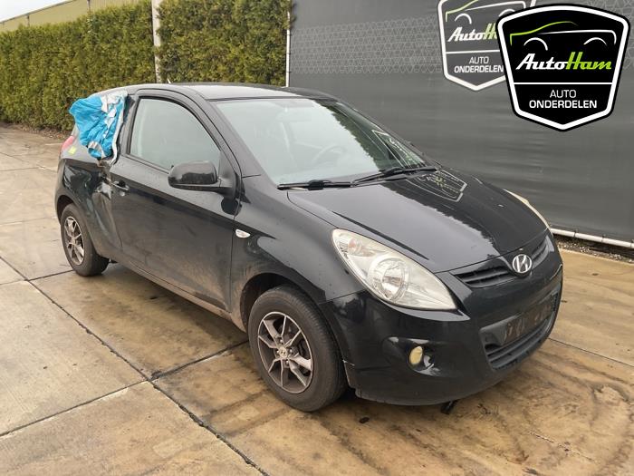 Främre stötfångare från en Hyundai i20 1.2i 16V 2011