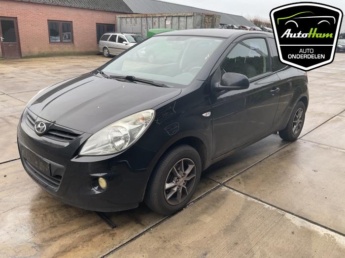 Främre stötfångare från en Hyundai i20 1.2i 16V 2011