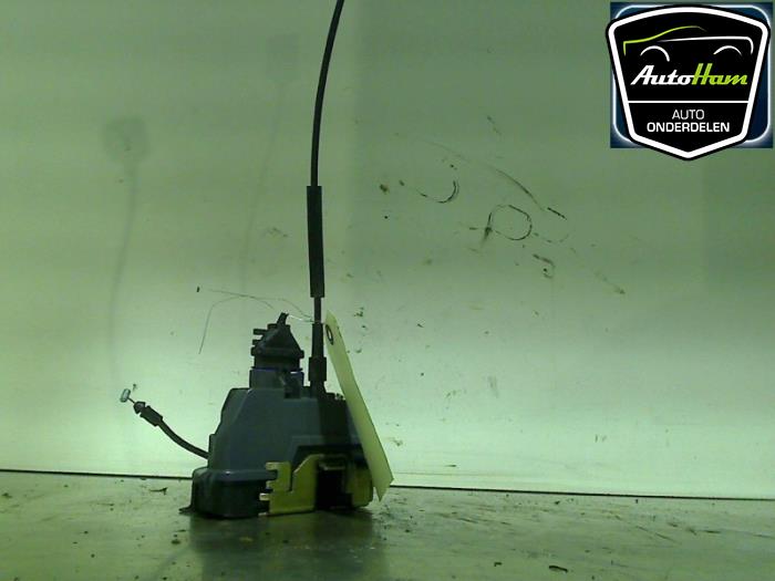 Dörrlåsmekanism, 4-dörrars, vänster bak från en Renault Laguna II Grandtour (KG) 1.8 16V 2001