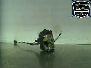 Begagnade Dörrmekanism, 4-dörrars, höger bak Renault Laguna II Grandtour (KG) 1.8 16V Pris € 25,00 Marginaltabell erbjuds av AutoHam