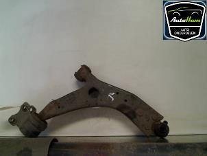 Używane Wahacz zawieszenia prawy przód Ford Focus C-Max 1.8 TDCi 16V Cena € 30,00 Procedura marży oferowane przez AutoHam