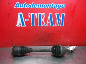 Gebruikte Aandrijfas links-voor Volkswagen Golf IV (1J1) 1.6 Prijs € 25,00 Margeregeling aangeboden door A-Team Automotive