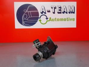 Gebruikte Watercirculatiepomp Volvo V40 (MV) 2.0 D2 16V Prijs € 24,99 Margeregeling aangeboden door A-Team Automotive