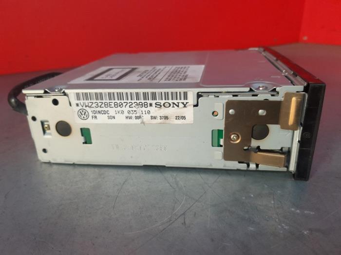 CD-växlare från en Volkswagen Golf V (1K1) 2.0 TFSI GTI 16V 2006