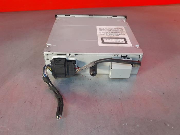 CD-växlare från en Volkswagen Golf V (1K1) 2.0 TFSI GTI 16V 2006