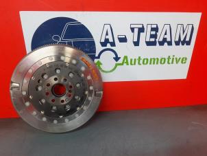 Gebruikte Dubbele massa vliegwiel Mercedes A (177.0) 2.0 A-220 Turbo 16V 4Matic Prijs € 199,99 Margeregeling aangeboden door A-Team Automotive