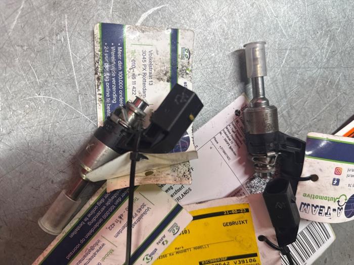 Injector (benzine injectie) van een Skoda Octavia Combi (1Z5) 1.4 TSI 16V 2010