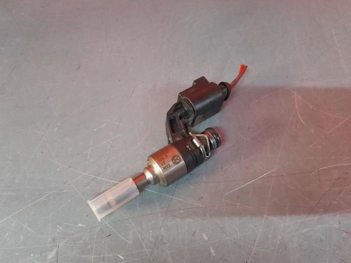 Injector (benzine injectie) van een Skoda Octavia Combi (1Z5) 1.4 TSI 16V 2010
