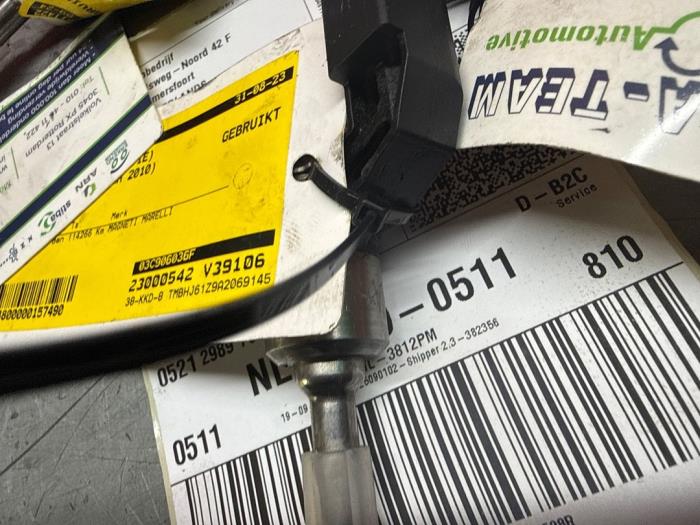 Injector (benzine injectie) van een Skoda Octavia Combi (1Z5) 1.4 TSI 16V 2010