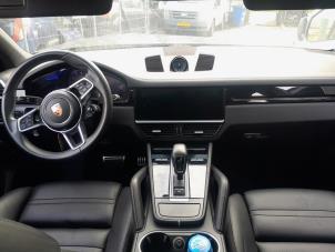 Gebruikte Radio CD Speler Porsche Cayenne III (9YA) 2.9 Biturbo V6 24V S Prijs op aanvraag aangeboden door A-Team Automotive